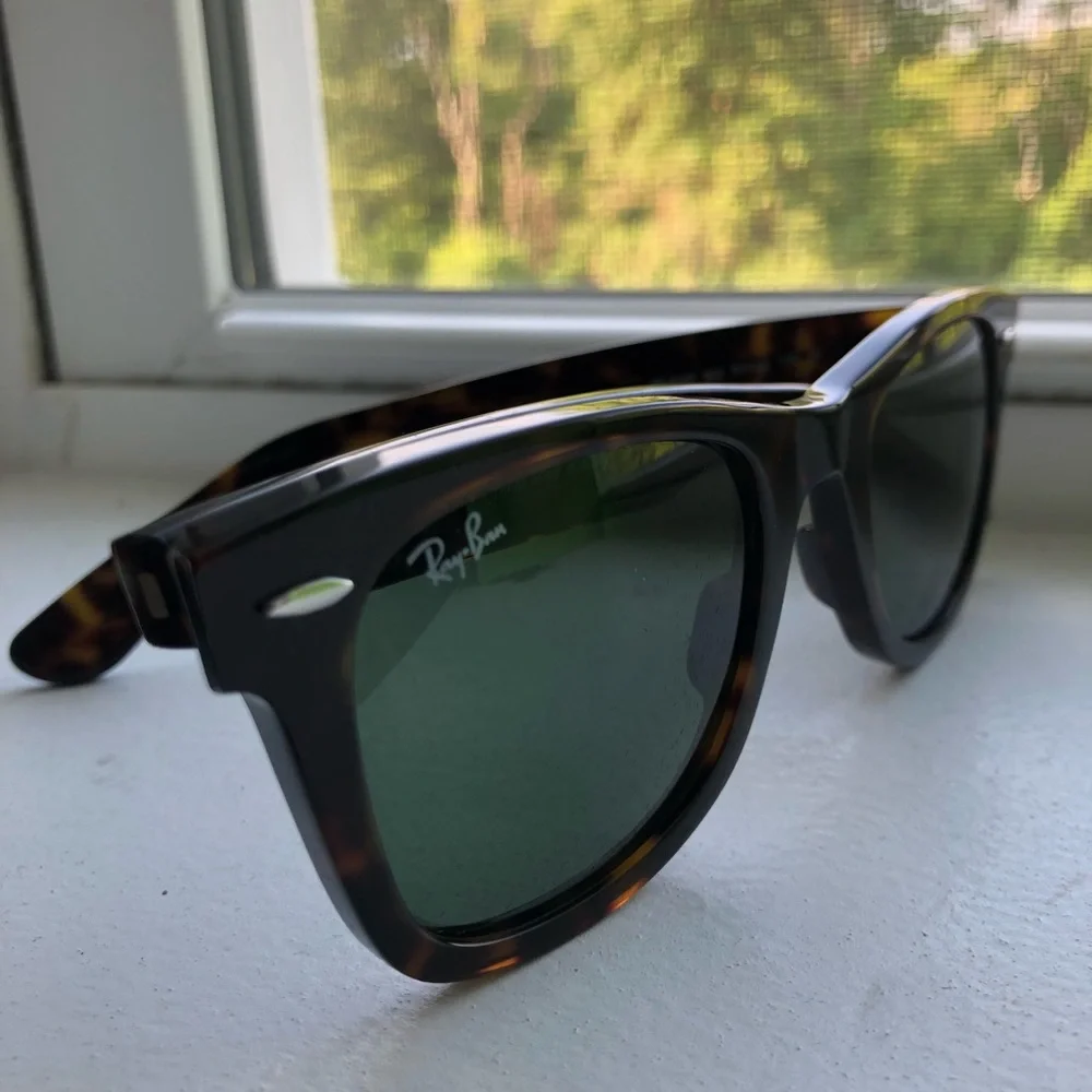 Ray Ban Wayfarer Tortoise Shell Sunglasses - Picture 2 of 12